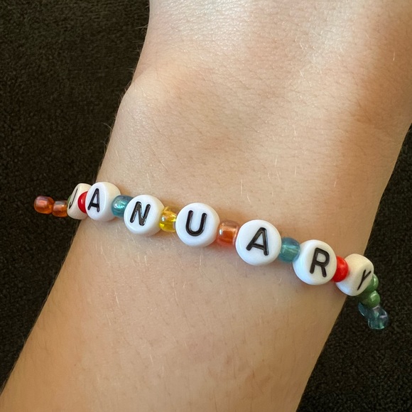 Taylor Swift January friendship bracelet - Picture 3 of 4
